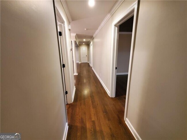 Building Photo - 4615 Mystic Dr NE