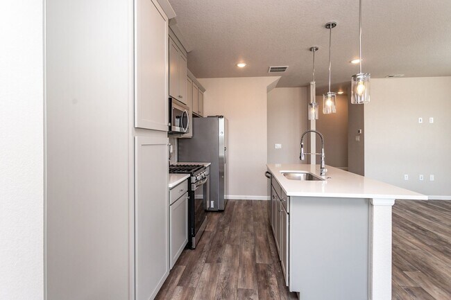 Building Photo - 10551 Spectrolite Pt