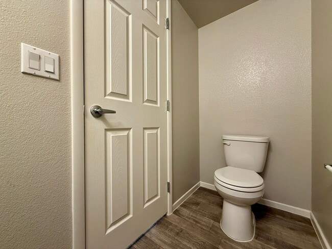 Building Photo - Northwest/ Aliante Area - Newer Townhome 3BD, PRIVATE YARD, ATTACHED GARAGE, ACROSS FROM POOL