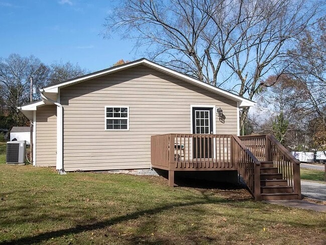Building Photo - 75 McCraw St