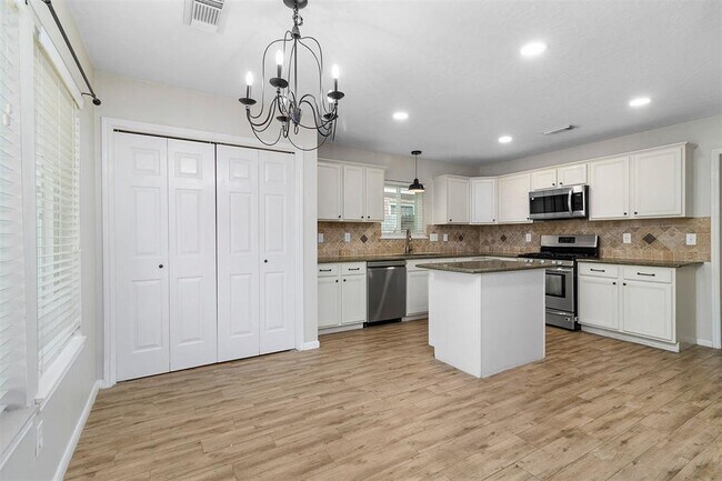 Building Photo - 2918 Abbey Field Dr