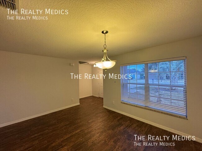 Building Photo - 1328 Karok St