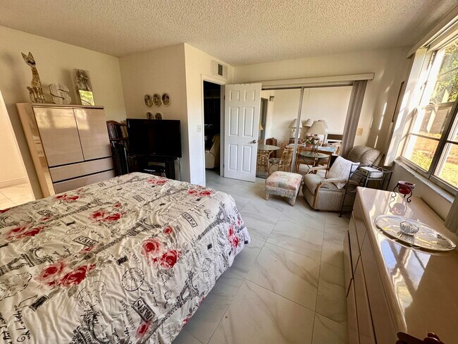 Building Photo - 1801 Eleuthera Point