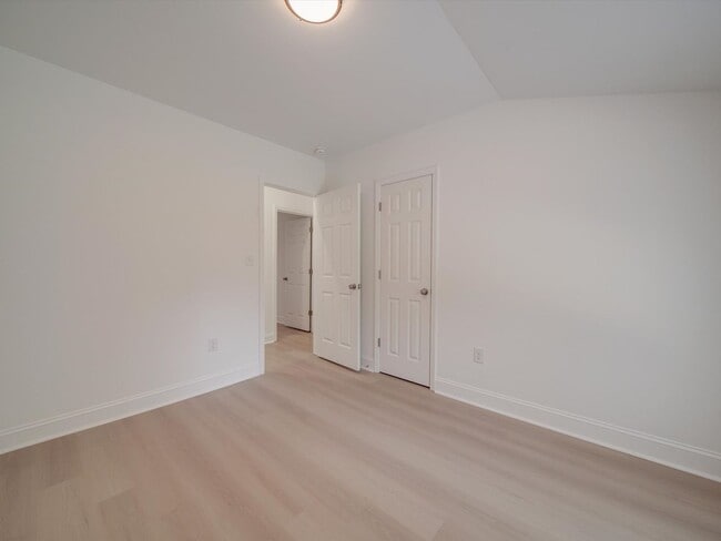 Building Photo - Beautifully Remodeled 3-bedroom, 2 bath house