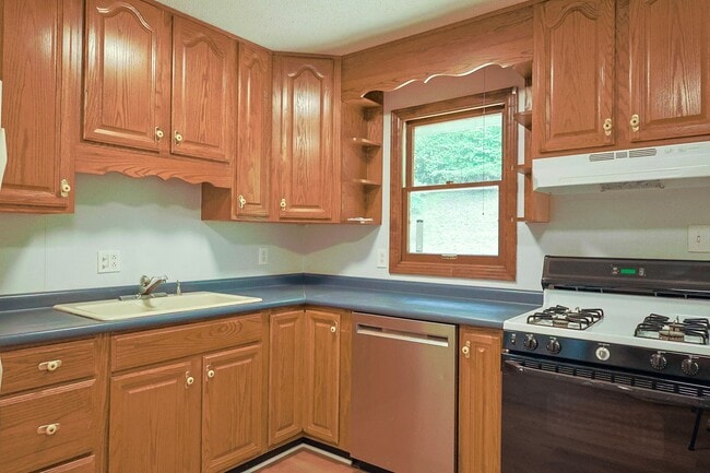 Building Photo - nice renovated 4 Bed 3 Bath