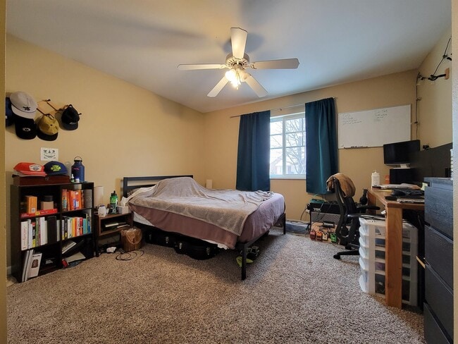 Building Photo - 184 Droulliard Ave