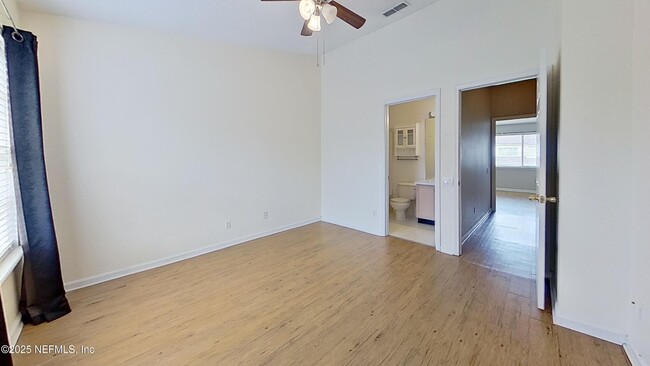 Building Photo - 12311 Kensington Lakes Dr