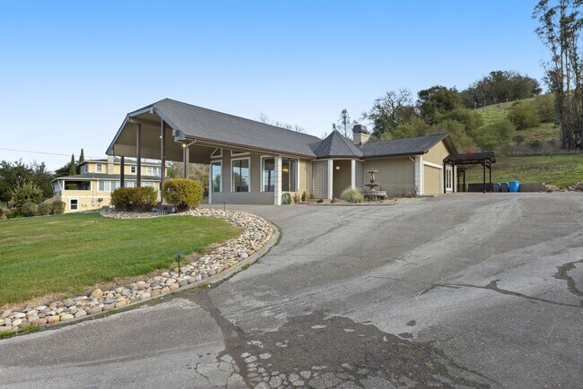 Building Photo - 9168 Eastside Rd