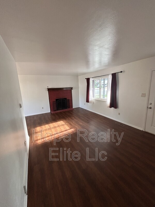 Building Photo - 1106 Querida Dr