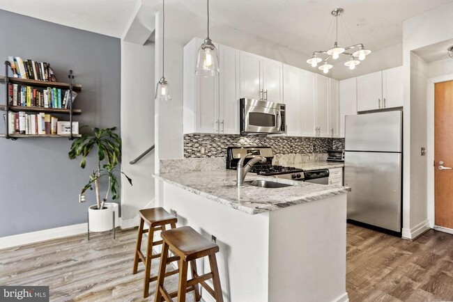 Primary Photo - 2120 Vermont Ave NW