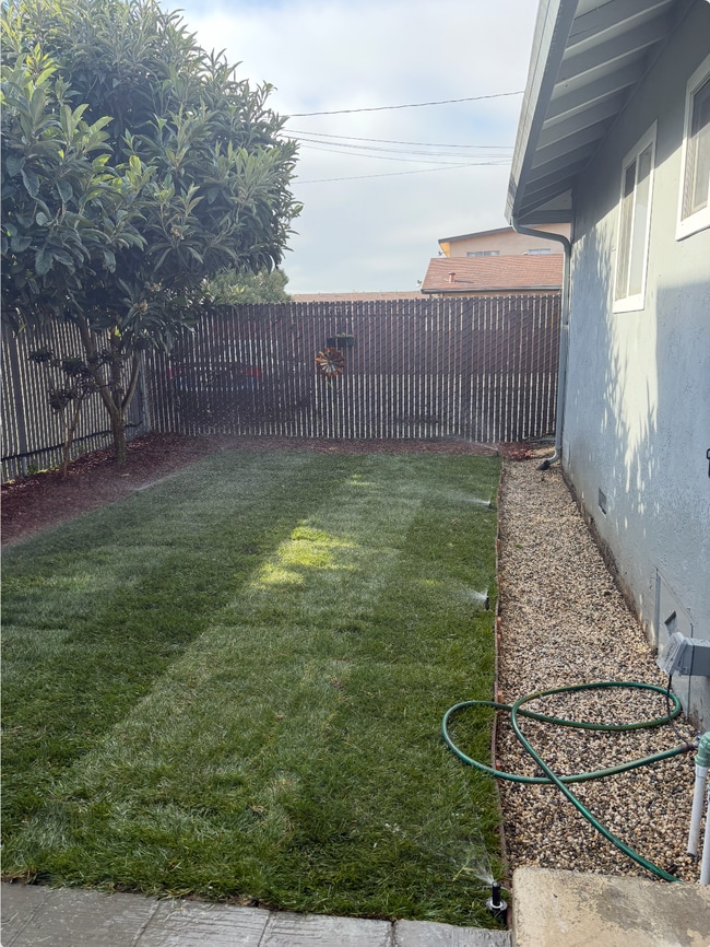 Building Photo - 969 Elgin St