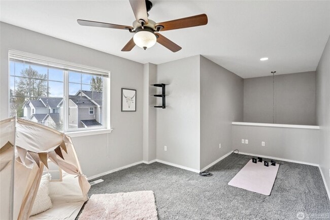 Building Photo - Contemporary Town home in Renton