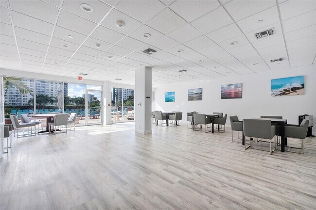 Building Photo - 405 N Ocean Blvd