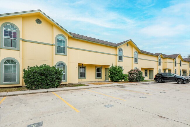 Building Photo - 1000 Ranchway Dr