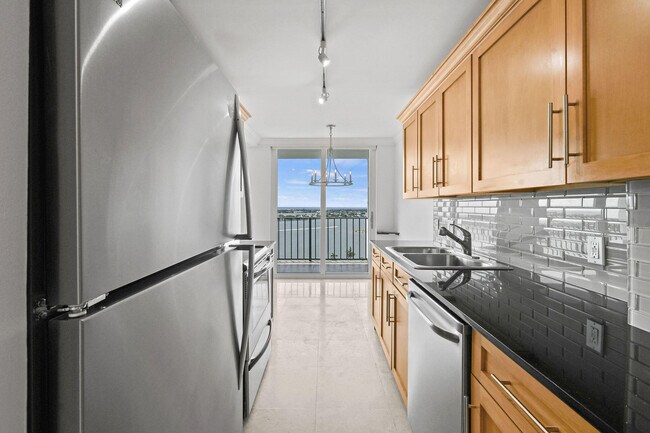 Building Photo - 1701 S Flagler Dr