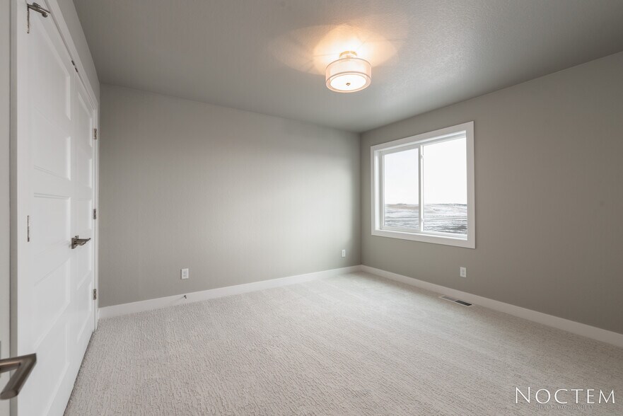 Building Photo - 5703 Iron Dr