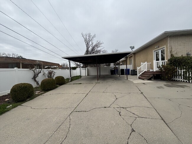 Building Photo - 1201 E 5600 S