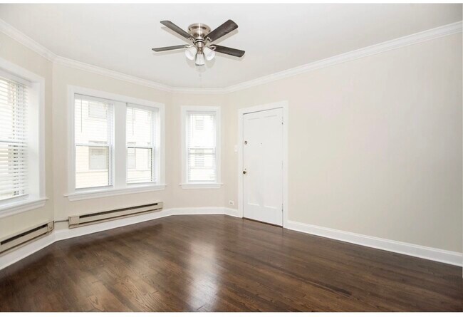 Building Photo - 3817 N Greenview Ave