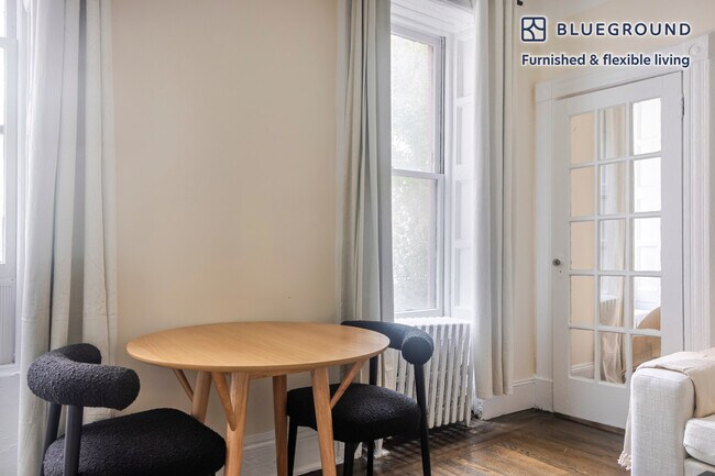 Building Photo - 26 Jane St