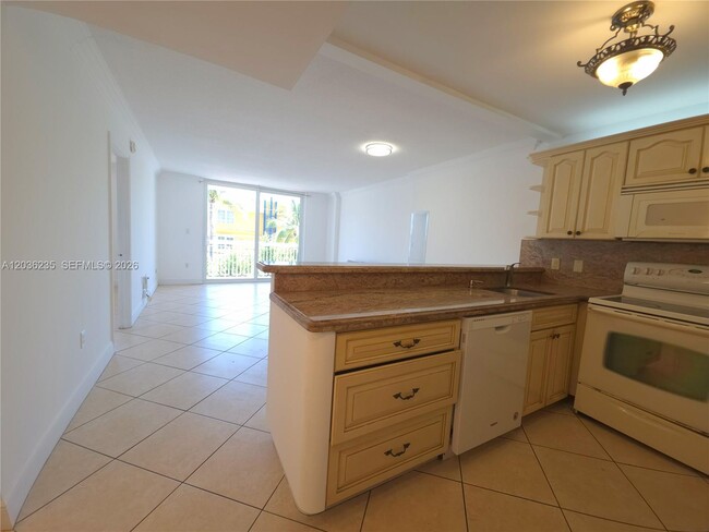 Building Photo - 401 Ocean Dr
