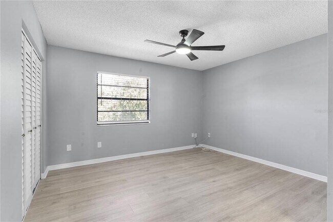 Building Photo - 10132 Lake Oak Cir