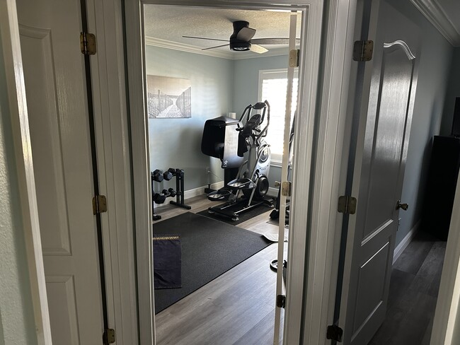 Building Photo - 2000 Ardmore Way