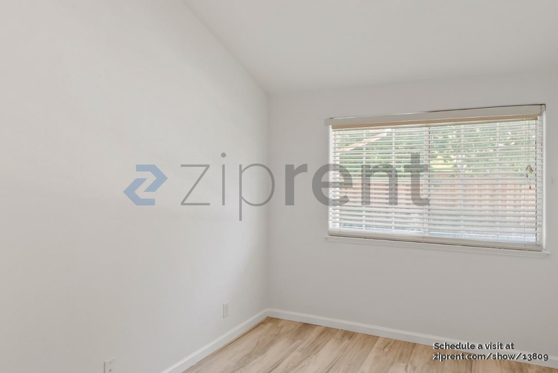 Building Photo - 1400 Arkell Rd