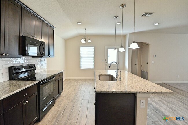 Building Photo - 528 Willow Valley St