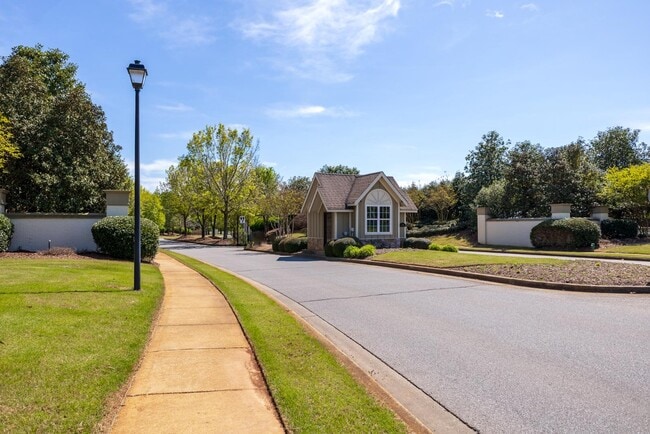 Building Photo - 30 Cypress Grove Ln SW