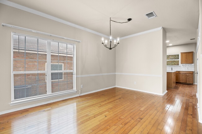 Building Photo - 511 Shannon Rose