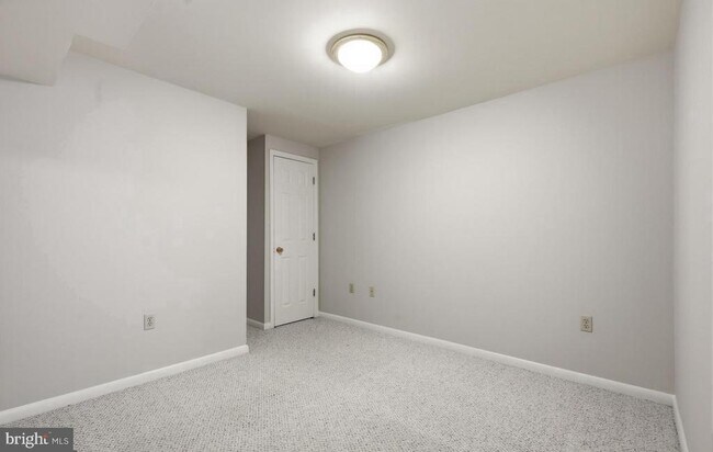 Building Photo - 362 Hamilton Dr