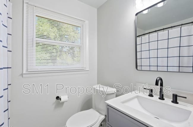 Building Photo - 1907 Apex Pl