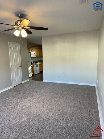 Building Photo - 3947 Webb Oaks Ct