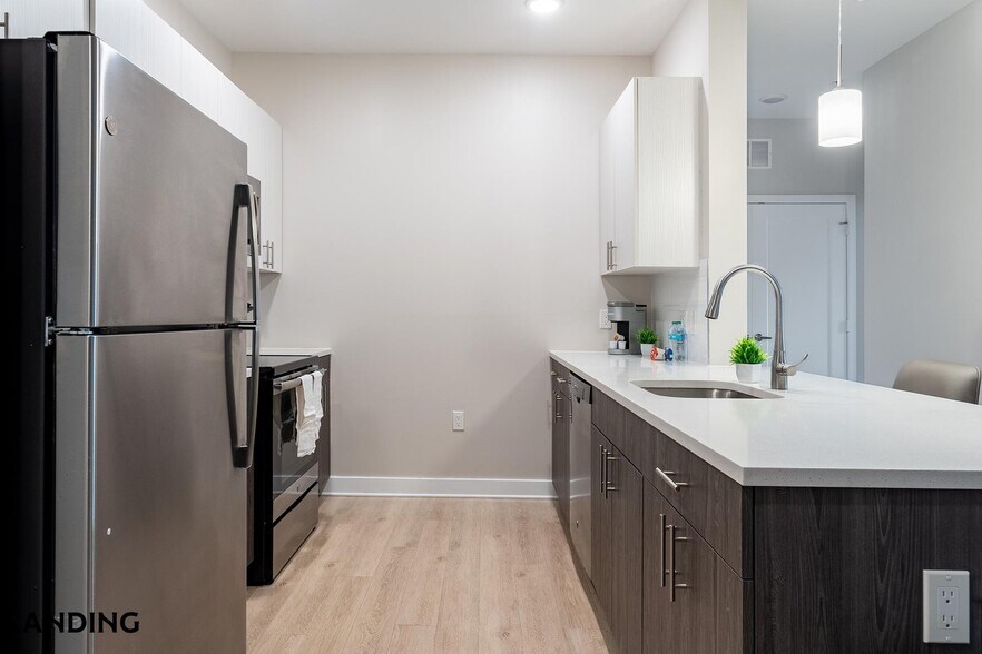 Building Photo - 100 Lexington St