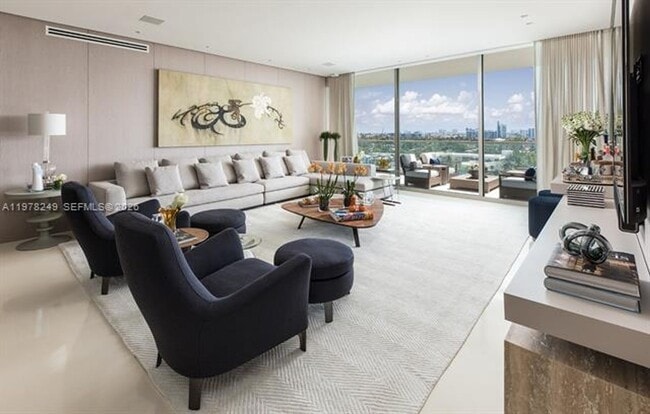 Building Photo - 10201 Collins Ave