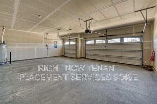 Building Photo - 6818 S Catfish Creek Ave