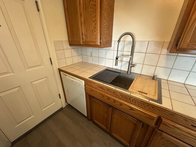 Building Photo - Water, Sewer, Garbage paid