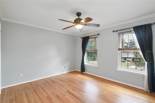 Building Photo - 1580 Oakhurst Ave