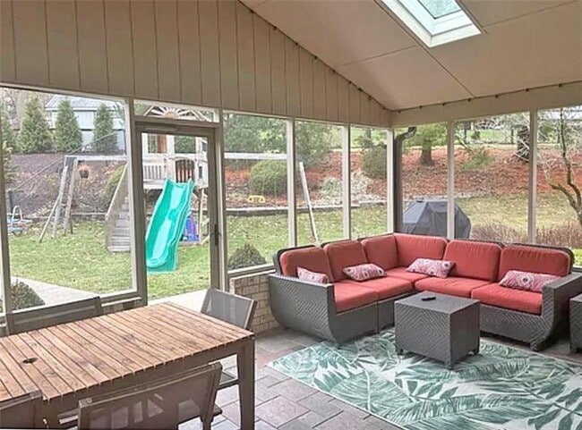 Building Photo - 120 Marlboro Dr