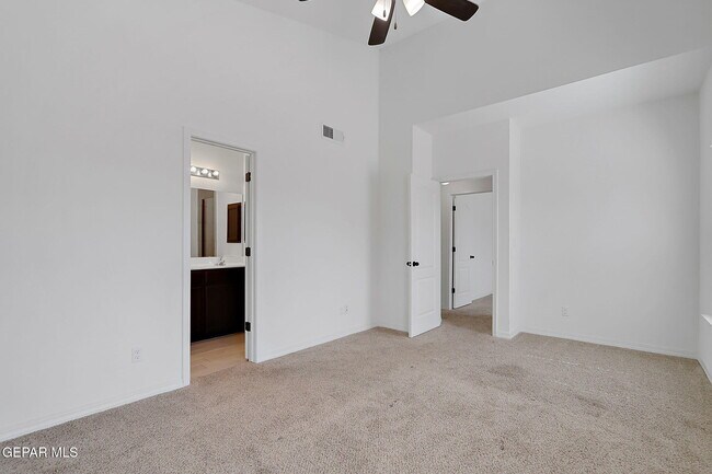 Building Photo - 533 Paseo Modesto Dr