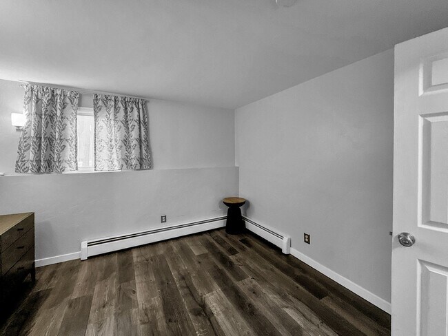 Building Photo - 2 Bedroom, 1 Bath on Peak 8! Updated unit, ground floor, great location!  Heat included!