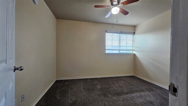 Building Photo - 2320 Shady Pine Dr