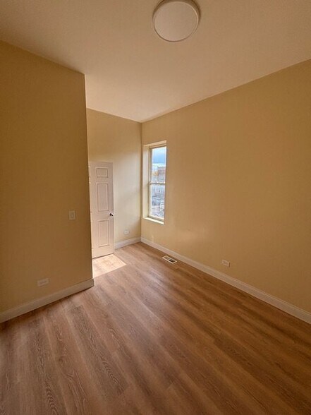 Building Photo - 645 N Avers Ave