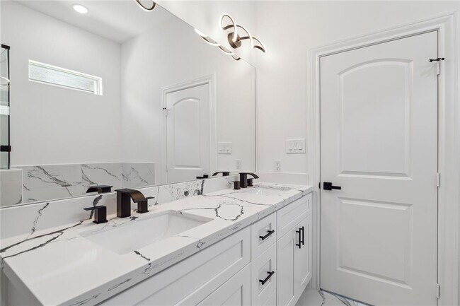 Building Photo - 9711 Champion Heavens Dr