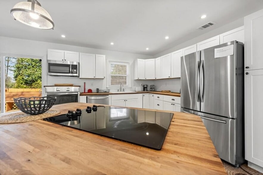 Building Photo - 414 Charles Pl