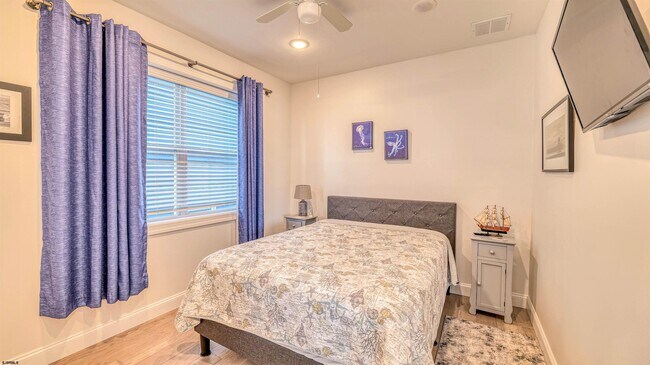 Building Photo - 1 N Victoria Ave