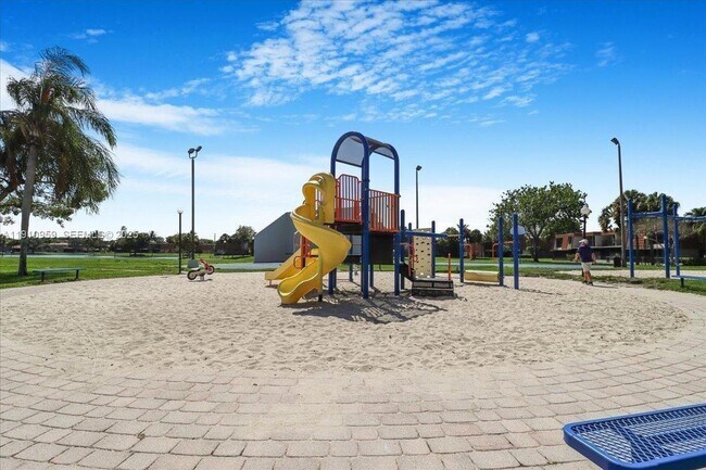 Building Photo - 11175 SW 17th Manor