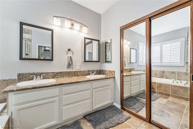 Building Photo - 9248 Evergreen Canyon Dr