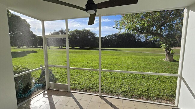 Building Photo - 3150 N Palm Aire Dr