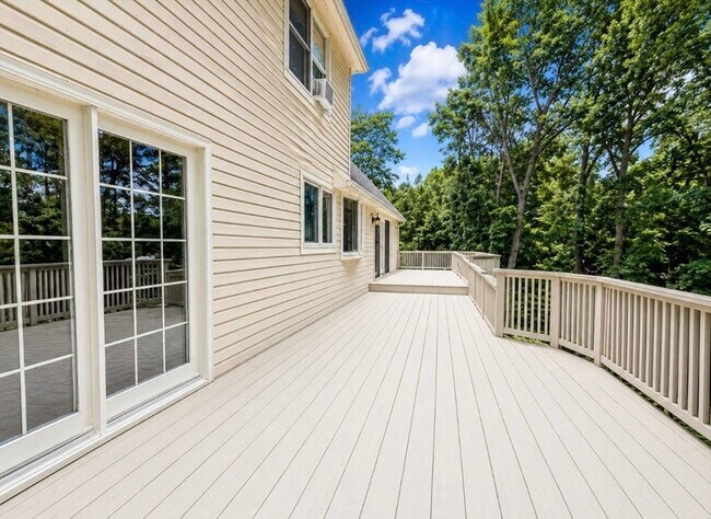Building Photo - 31 Woodside Cir